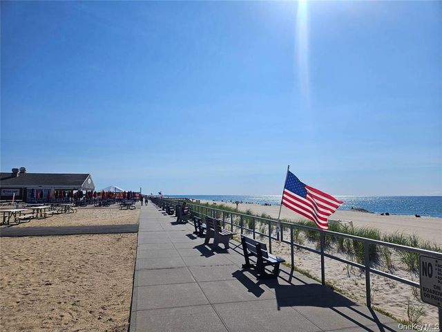 10 Phyllis Road, Mastic Beach, NY 11951