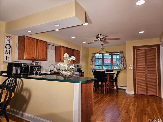 10 Phyllis Road, Mastic Beach, NY 11951