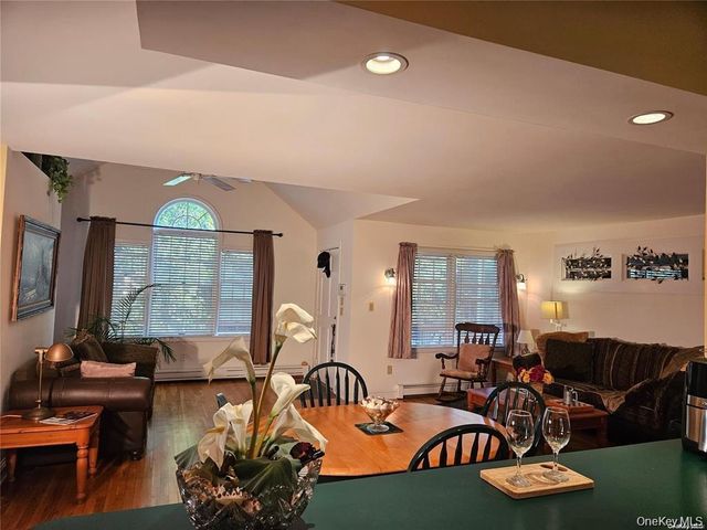 10 Phyllis Road, Mastic Beach, NY 11951