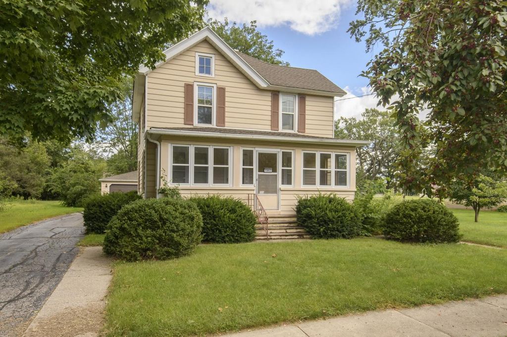 1962 Beulah AVENUE, East Troy, WI 53120