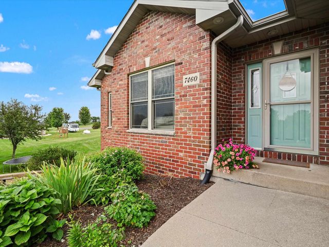 7460 Prairie View Lane, Dubuque, IA 52003