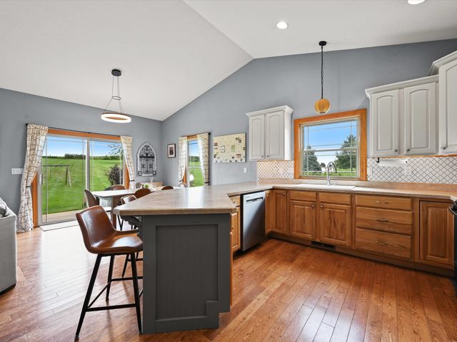 7460 Prairie View Lane, Dubuque, IA 52003