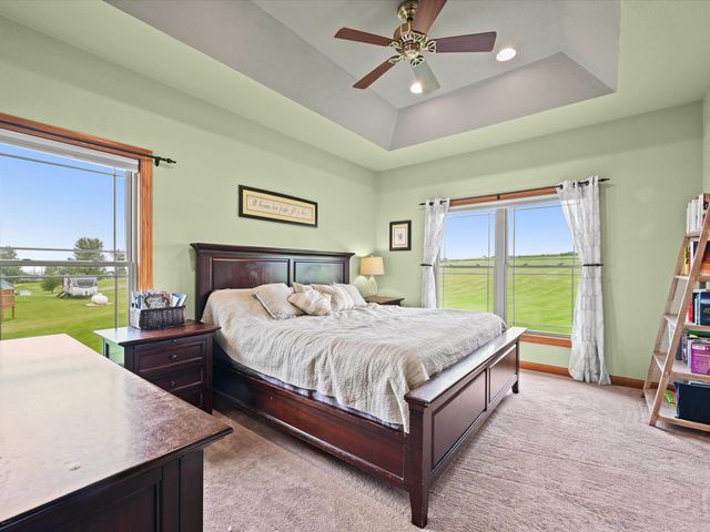 7460 Prairie View Lane, Dubuque, IA 52003