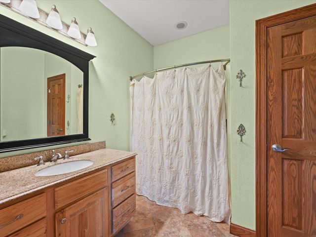 7460 Prairie View Lane, Dubuque, IA 52003