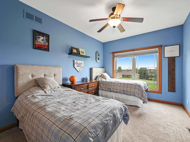 7460 Prairie View Lane, Dubuque, IA 52003