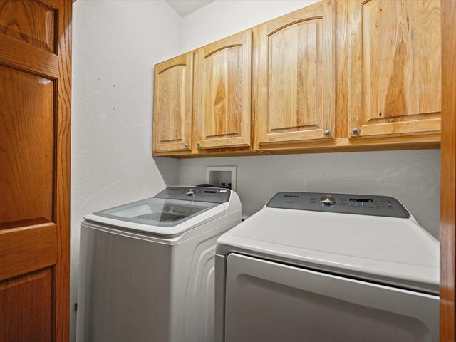 7460 Prairie View Lane, Dubuque, IA 52003