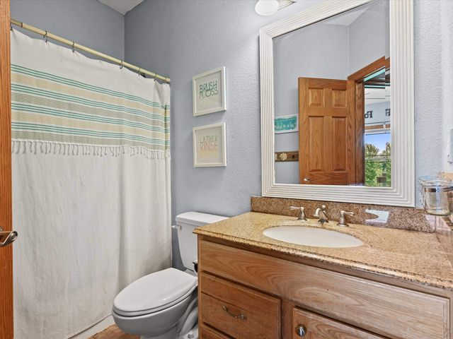 7460 Prairie View Lane, Dubuque, IA 52003