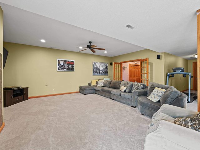 7460 Prairie View Lane, Dubuque, IA 52003