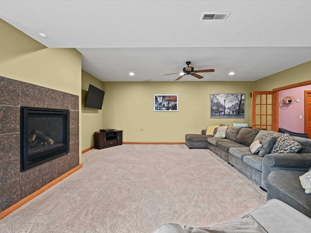 7460 Prairie View Lane, Dubuque, IA 52003