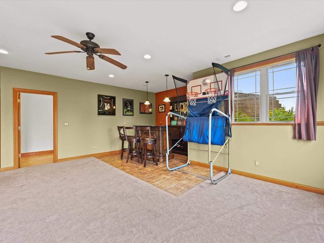 7460 Prairie View Lane, Dubuque, IA 52003