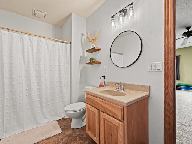 7460 Prairie View Lane, Dubuque, IA 52003