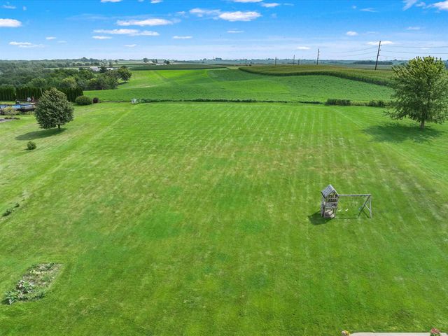 7460 Prairie View Lane, Dubuque, IA 52003