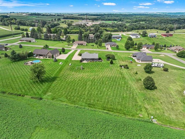 7460 Prairie View Lane, Dubuque, IA 52003