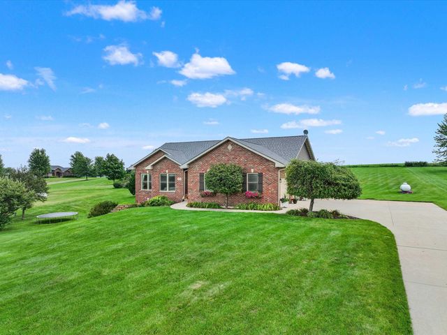 7460 Prairie View Lane, Dubuque, IA 52003
