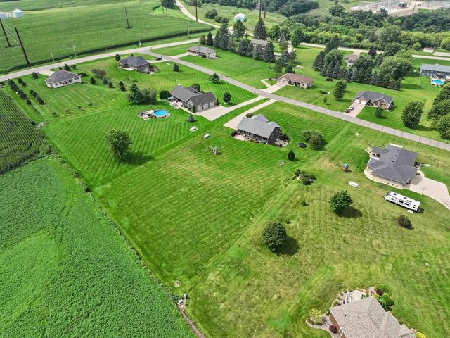 7460 Prairie View Lane, Dubuque, IA 52003