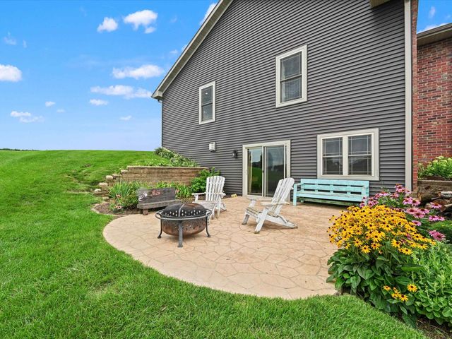 7460 Prairie View Lane, Dubuque, IA 52003