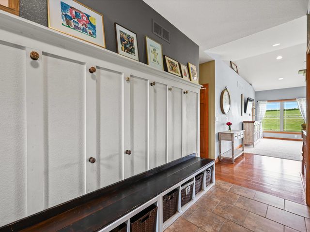 7460 Prairie View Lane, Dubuque, IA 52003