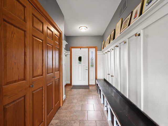 7460 Prairie View Lane, Dubuque, IA 52003
