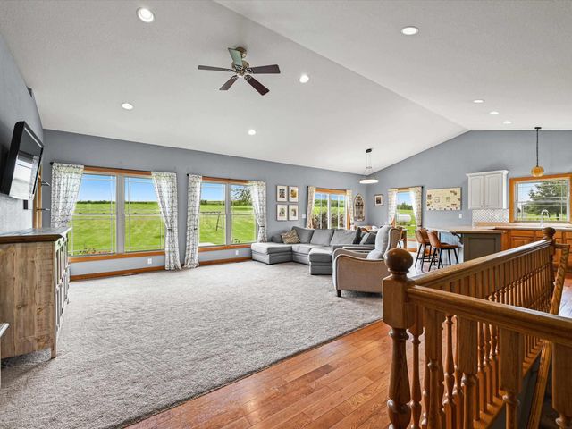 7460 Prairie View Lane, Dubuque, IA 52003