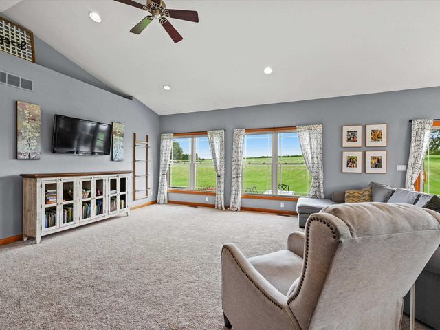 7460 Prairie View Lane, Dubuque, IA 52003