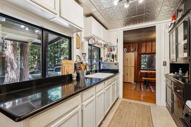 421 Hillside Dr., Boulder Creek, CA 95006