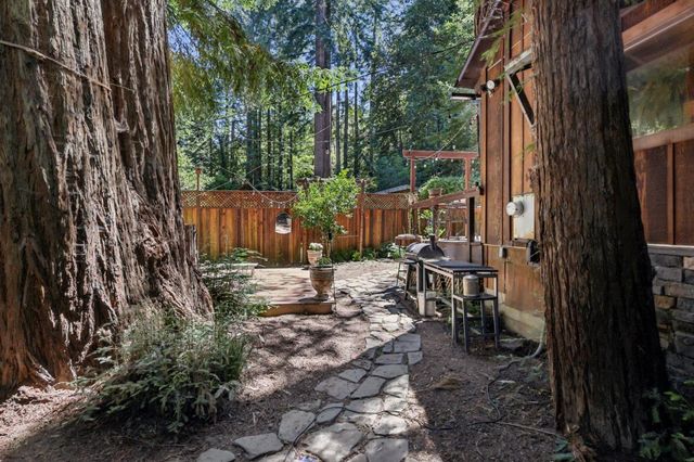 421 Hillside Dr., Boulder Creek, CA 95006