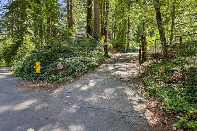 421 Hillside Dr., Boulder Creek, CA 95006