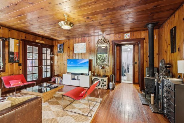 421 Hillside Dr., Boulder Creek, CA 95006