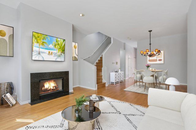 1512 S Halsted Street, Chicago, IL 60607