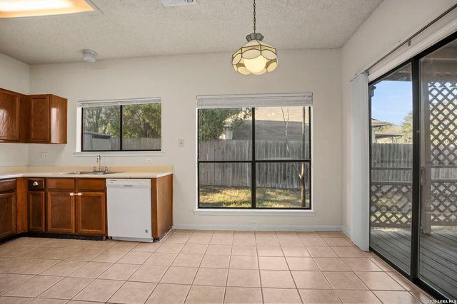 5891 Spring Grn, San Antonio, TX 78247