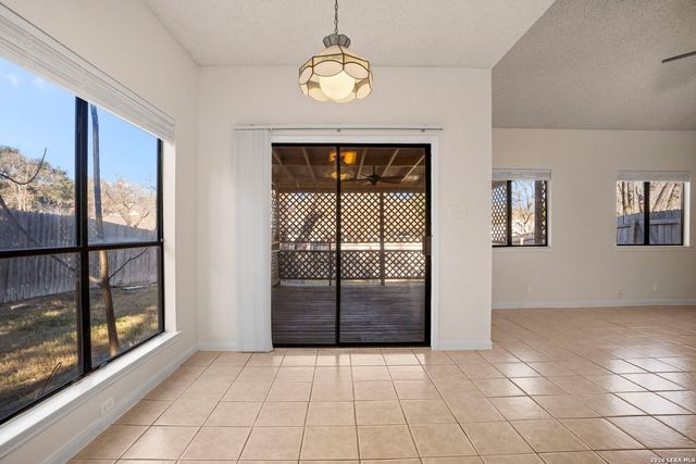 5891 Spring Grn, San Antonio, TX 78247