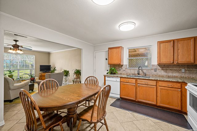 9302 Laurens, San Antonio, TX 78250