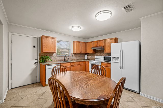 9302 Laurens, San Antonio, TX 78250