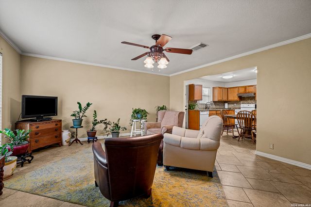 9302 Laurens, San Antonio, TX 78250