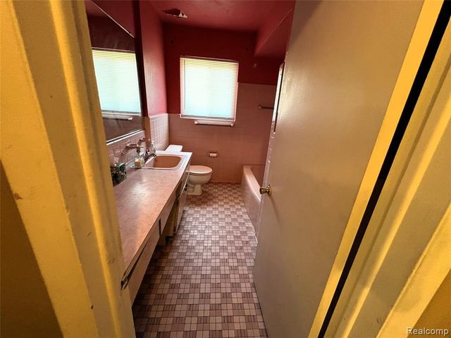 23131 Beverly Street, Oak Park, MI 48237