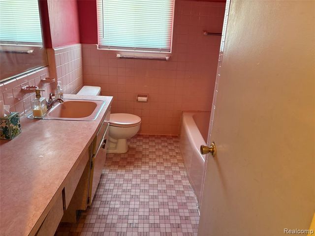 23131 Beverly Street, Oak Park, MI 48237