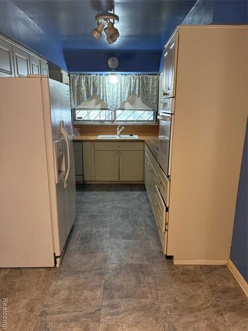 23131 Beverly Street, Oak Park, MI 48237
