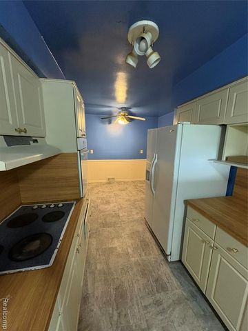 23131 Beverly Street, Oak Park, MI 48237