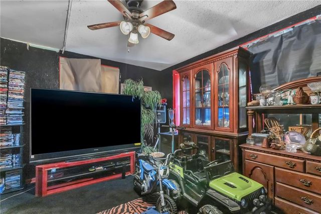 4010 Chestnut Avenue, Kansas City, MO 64131