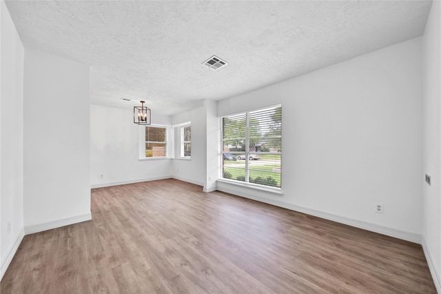 9411 Roos Road, Houston, TX 77036