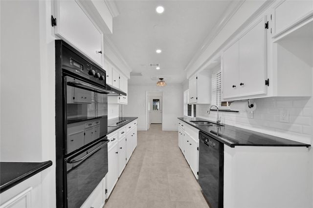 9411 Roos Road, Houston, TX 77036