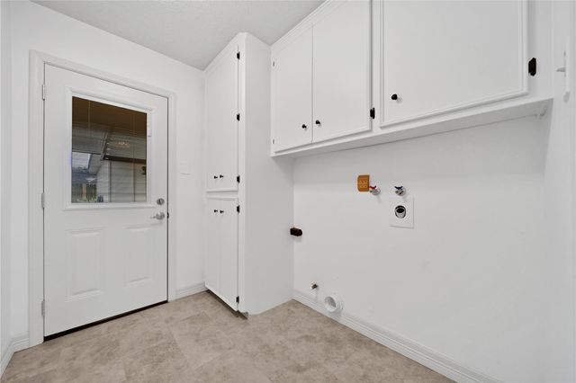 9411 Roos Road, Houston, TX 77036