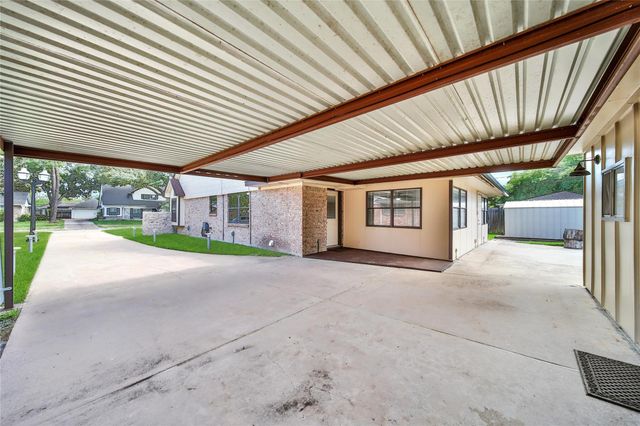 9411 Roos Road, Houston, TX 77036