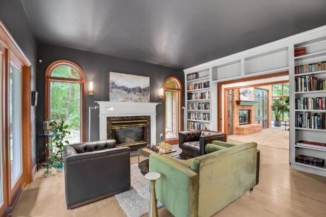566 N 90 E, Valparaiso, IN 46383