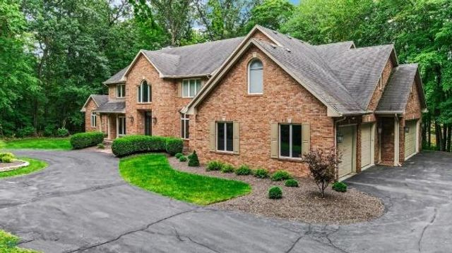 566 N 90 E, Valparaiso, IN 46383
