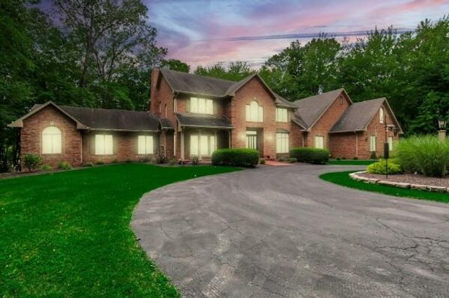 566 N 90 E, Valparaiso, IN 46383