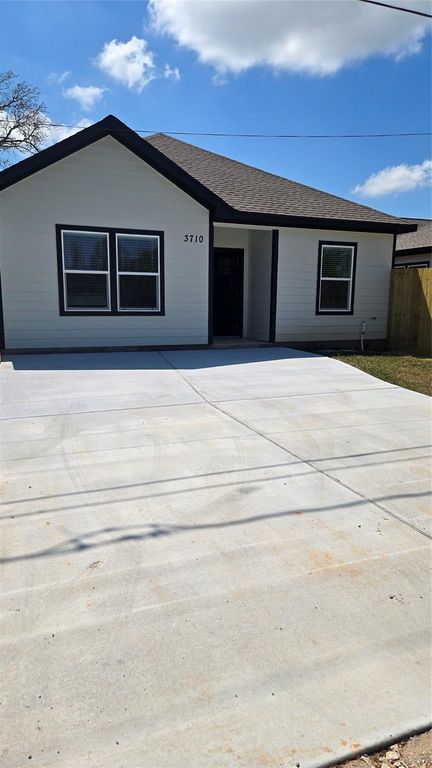 3710 Harmony Lane, Bacliff, TX 77518