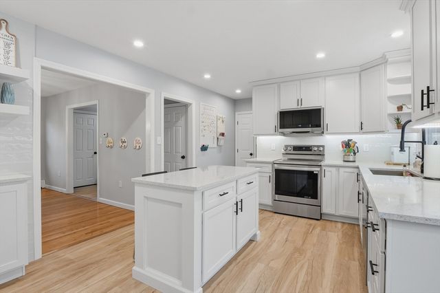 31 Greany Dr, Grafton, MA 01536