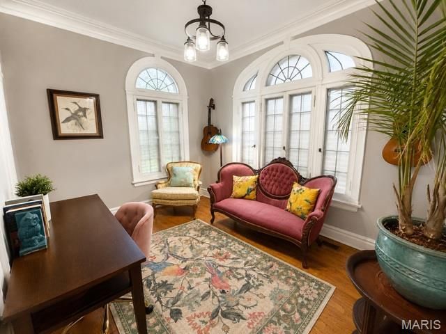 6309 Clayton Road, St Louis, MO 63117
