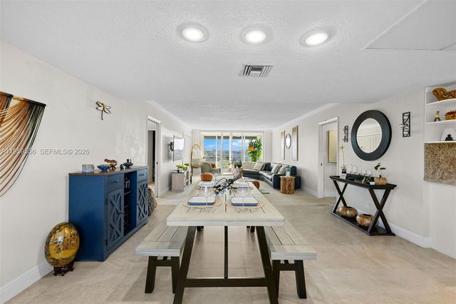 3850 Oaks Clubhouse Dr 504, Pompano Beach, FL 33069